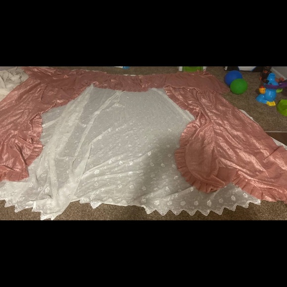 Curtains - Picture 2 of 5